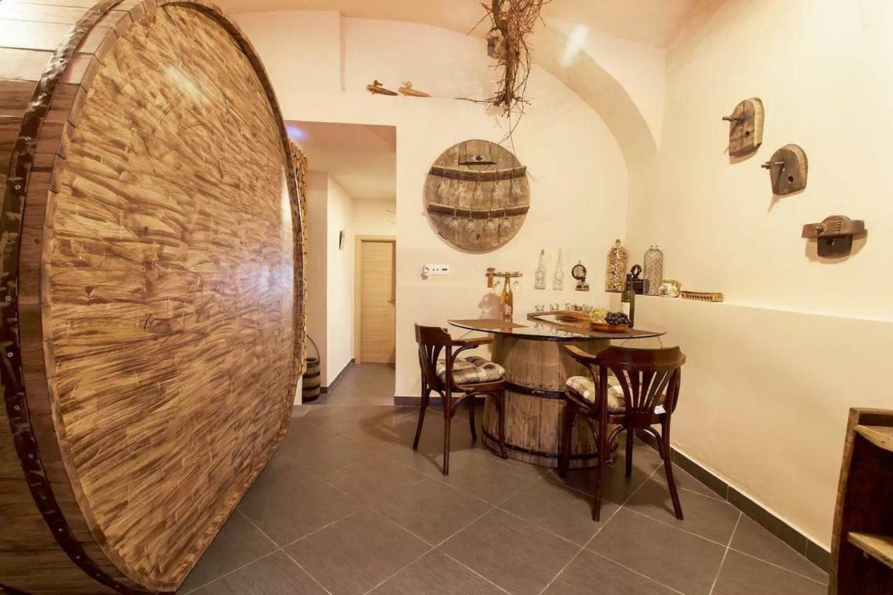 Beer & Wine Cellar Lägenhet Ljubljana Exteriör bild