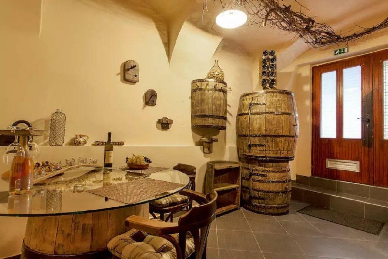 Beer & Wine Cellar Lägenhet Ljubljana Exteriör bild